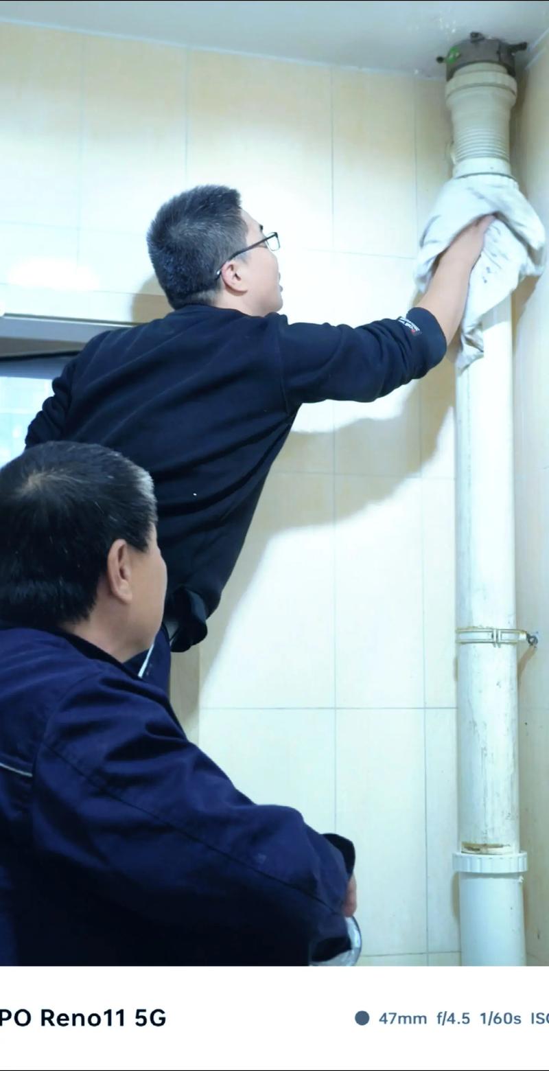 如何选择小区物业托管服务